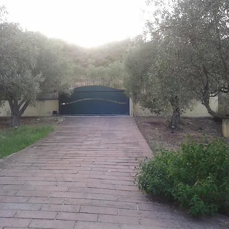 Ischerchis Con Piscina Castiadas Costa Rey Country house *